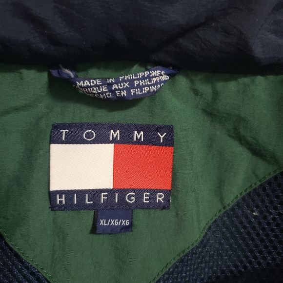 VINTAGE TOMMY HILFIGER Green Embroidered Patch Windbreaker Jacket - Picture 14 of 16